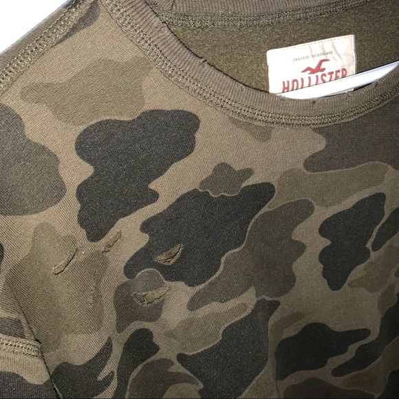 Hollister Camo Crewneck (L) - Picture 2 of 3